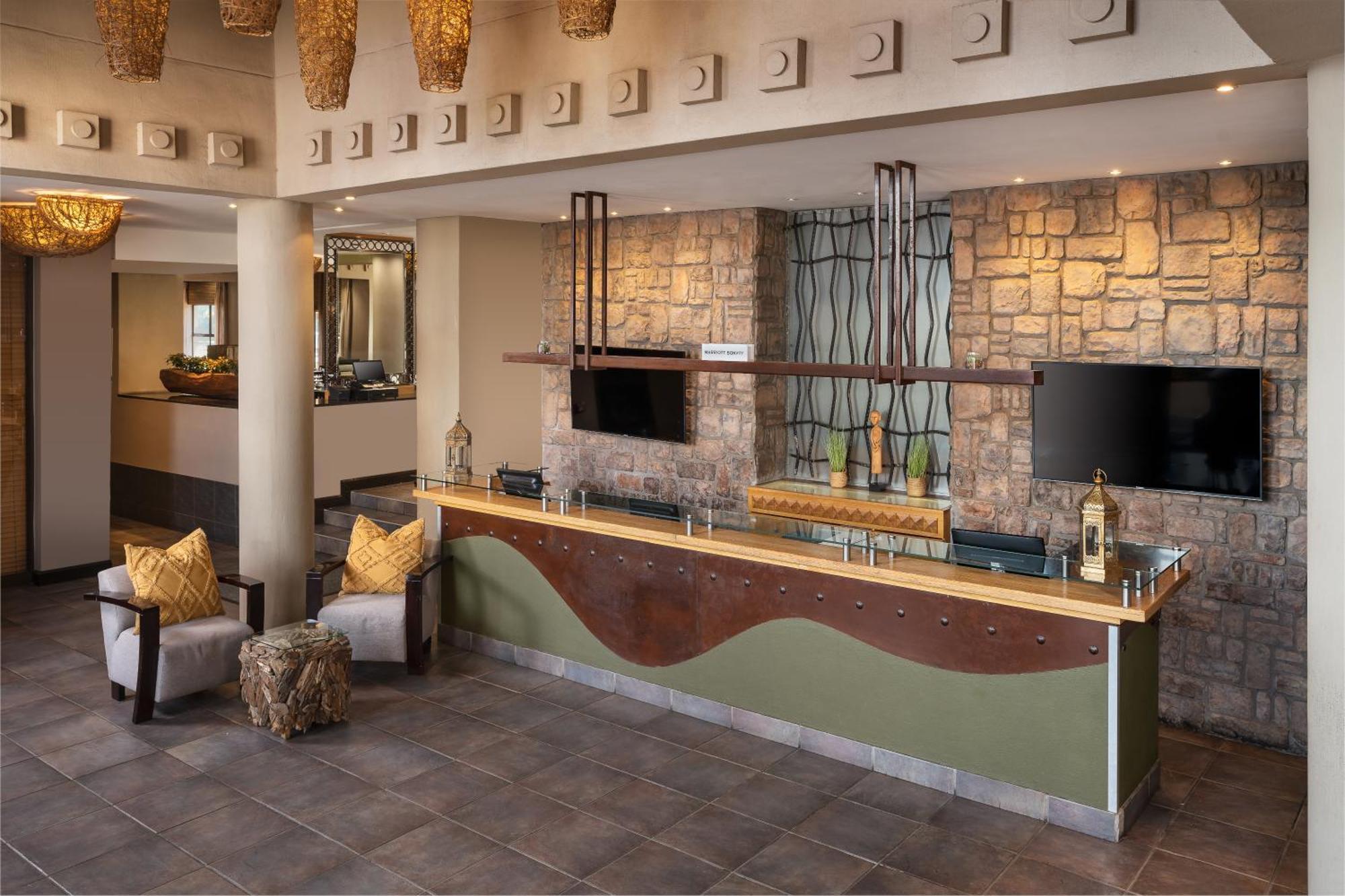 Protea Hotel By Marriott Bloemfontein Willow Lake Exterior photo