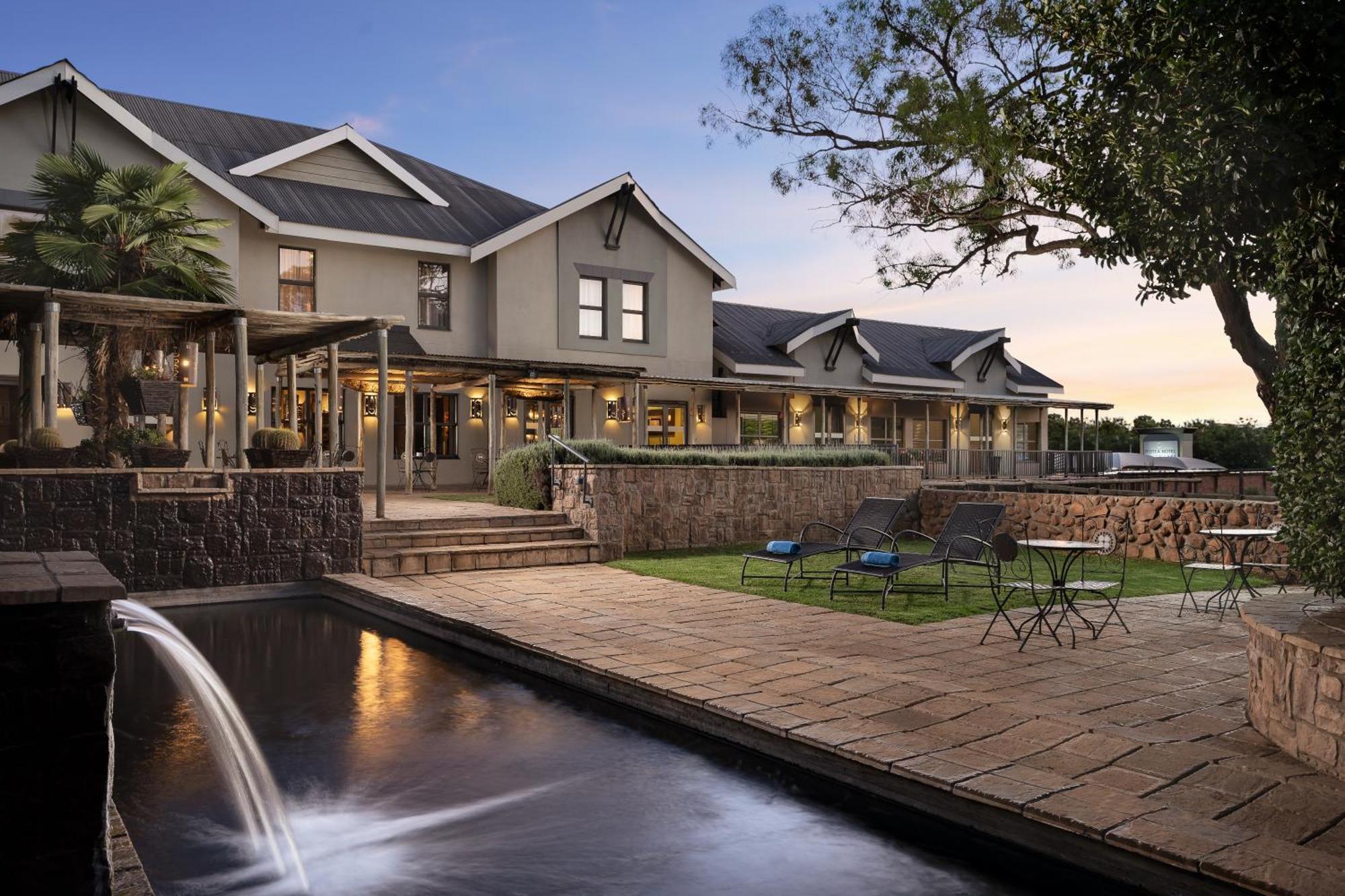Protea Hotel By Marriott Bloemfontein Willow Lake Exterior photo
