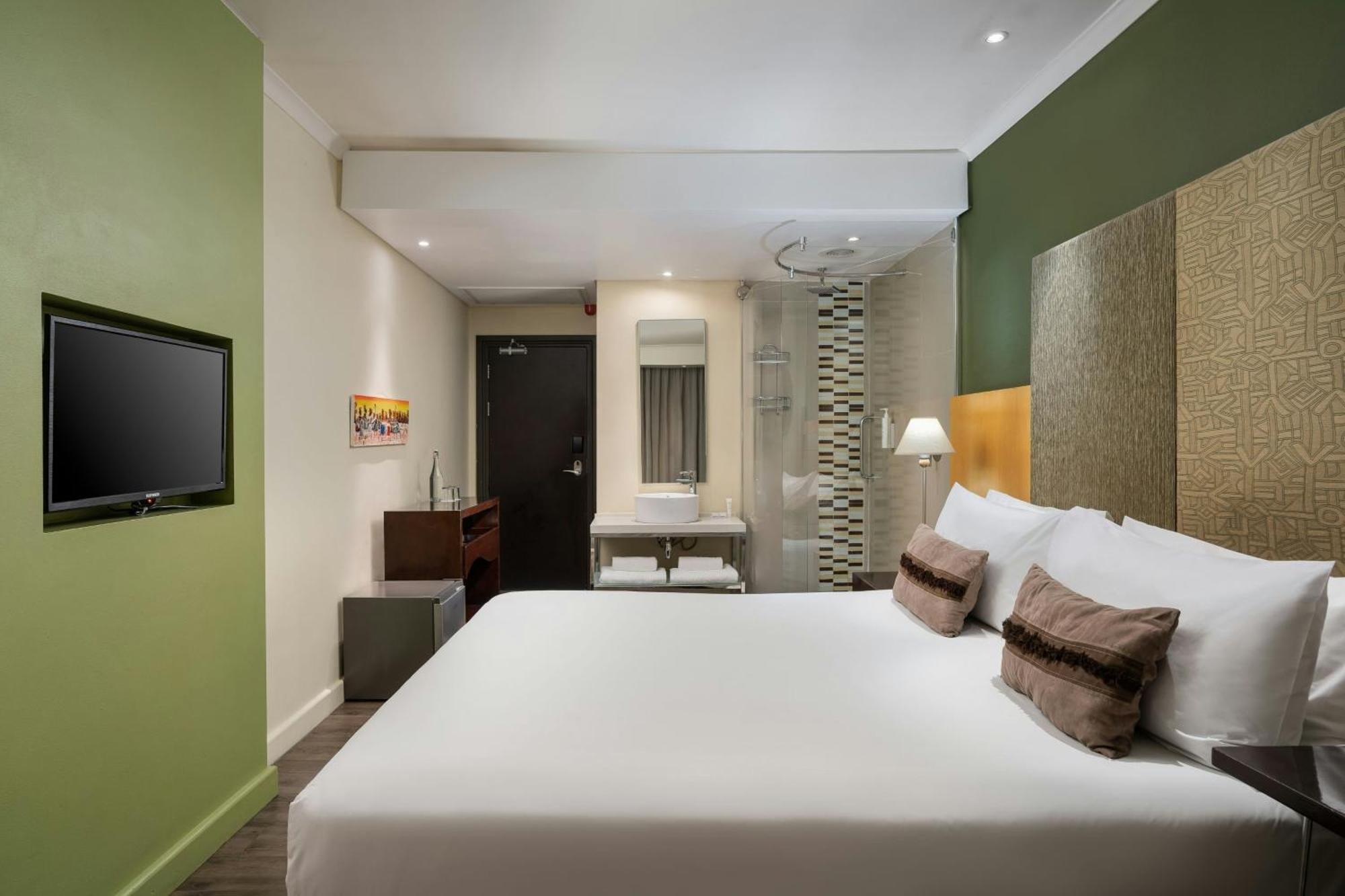 Protea Hotel By Marriott Bloemfontein Willow Lake Exterior photo