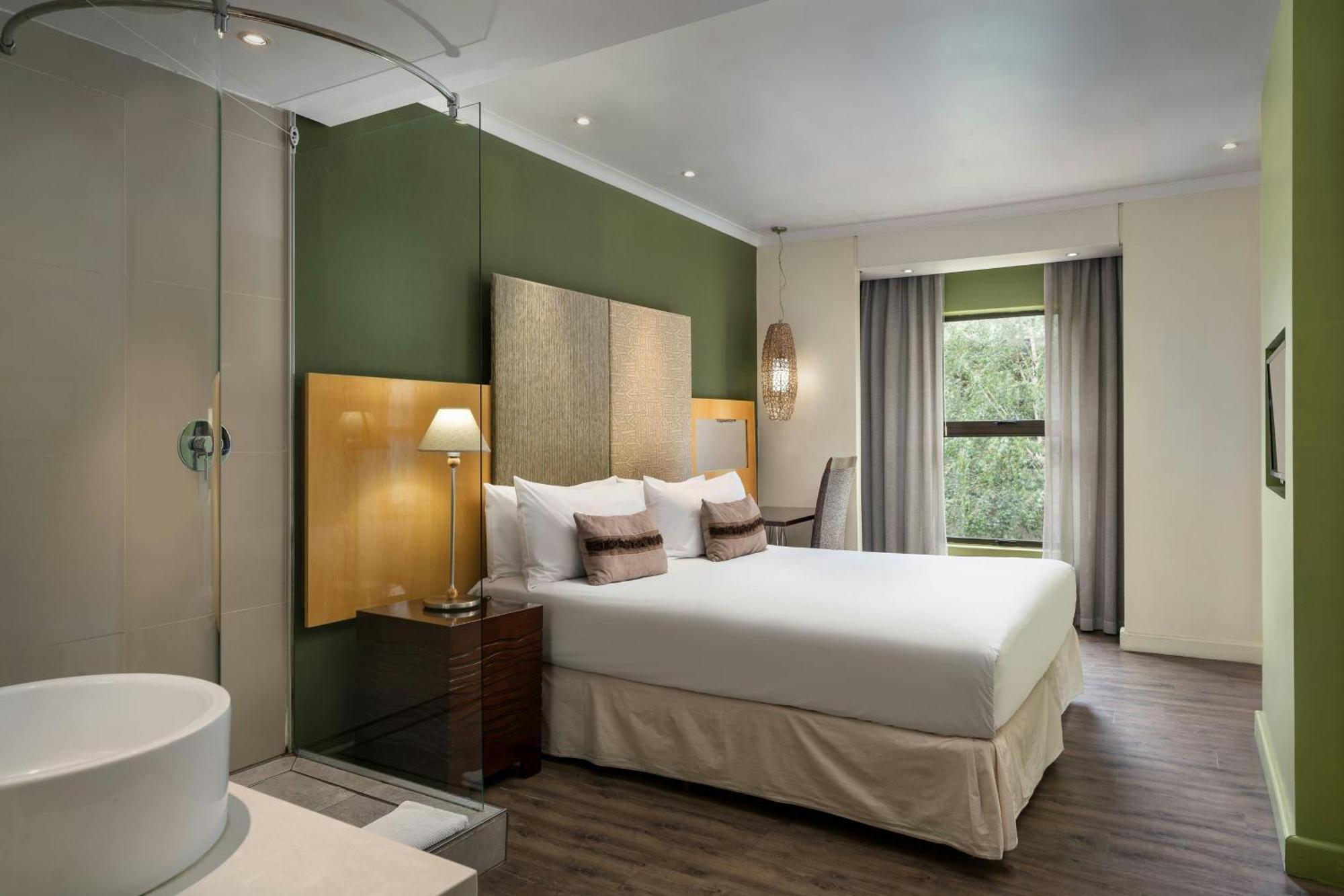 Protea Hotel By Marriott Bloemfontein Willow Lake Exterior photo